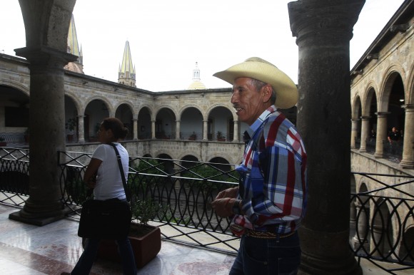 Visita sorpresiva del Gobernador de Jalisco a Gaudencio Mancilla en Ayotitlán