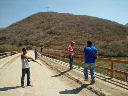 Policías comunitarios rescatan a 10 de los 18 secuestrados por comando en Cocula