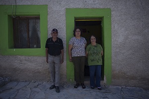 Dos campesinos contra Carlos Slim